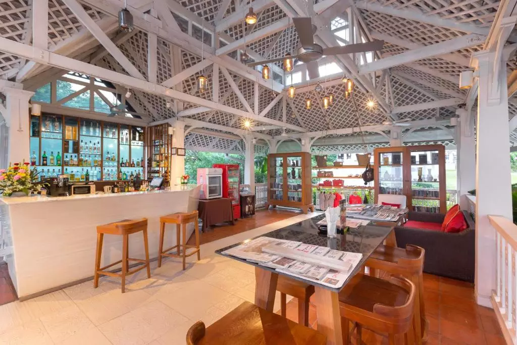 رستوران هتل سنتارا ویلا